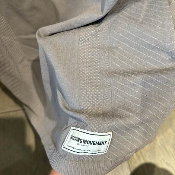 Activewear Long-sleeve - Picture 3 of 5